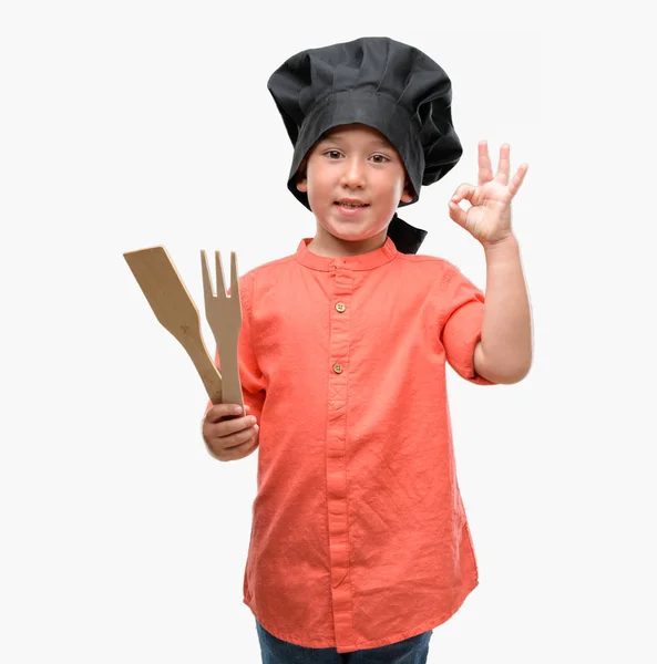 Темноволоса Маленька Дитина Уніформі Шеф Кухаря Робить Знак Пальцями Відмінний — стокове фото