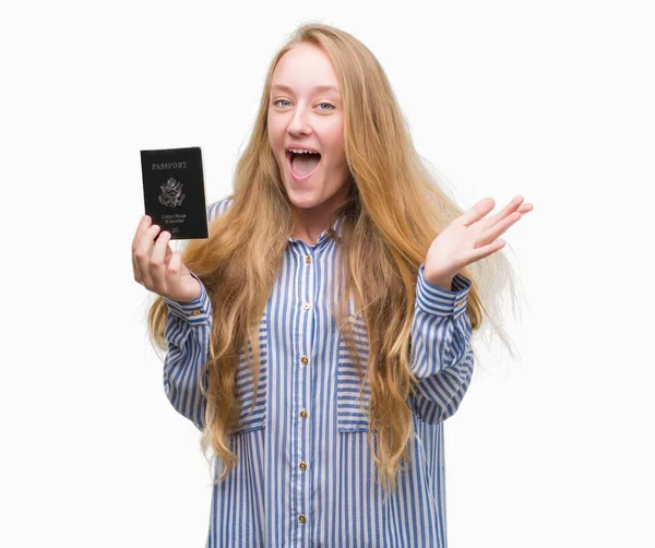 Adolescente Rubia Sosteniendo Pasaporte Estados Unidos América Muy Feliz Emocionada — Foto de Stock