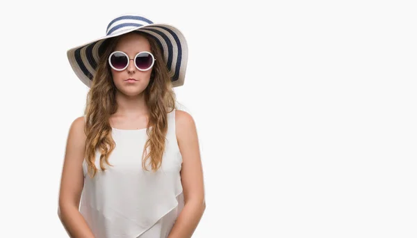 Mujer Rubia Joven Con Gafas Sol Sombrero Verano Con Una —  Fotos de Stock