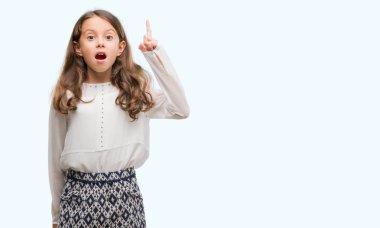 Esmer Latin kız işaret parmağı kadar başarılı fikir. Çıktıktan ve mutlu. Bir numara.