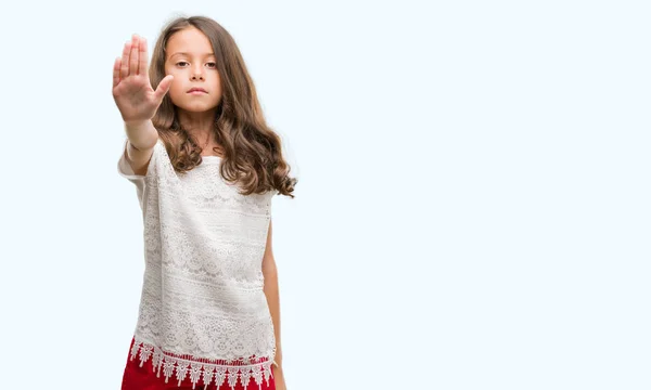 Bruna Ragazza Ispanica Facendo Smettere Cantare Con Palmo Della Mano — Foto Stock