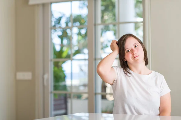 Mulher Síndrome Casa Confundir Perguntar Sobre Pergunta Incerto Com Dúvida — Fotografia de Stock