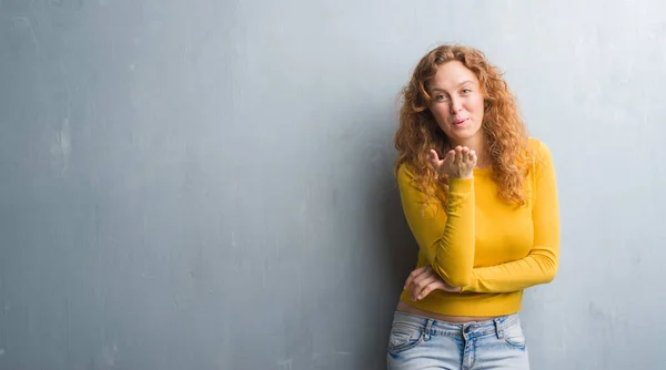 Young Redhead Woman Grey Grunge Wall Looking Camera Blowing Kiss — Stock Photo, Image