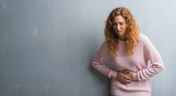 Young Redhead Woman Grey Grunge Wall Wearing Pink Sweater Hand — Stock Photo, Image