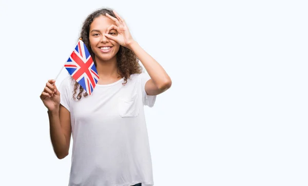 Jovem Hispânica Segurando Bandeira Reino Unido Com Rosto Feliz Sorrindo — Fotografia de Stock