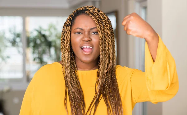 African American Woman Hem Irriterad Och Frustrerad Skrika Med Ilska — Stockfoto