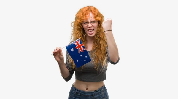 Unga Rödhårig Kvinna Med Flagga Australien Irriterad Och Frustrerad Skrika — Stockfoto