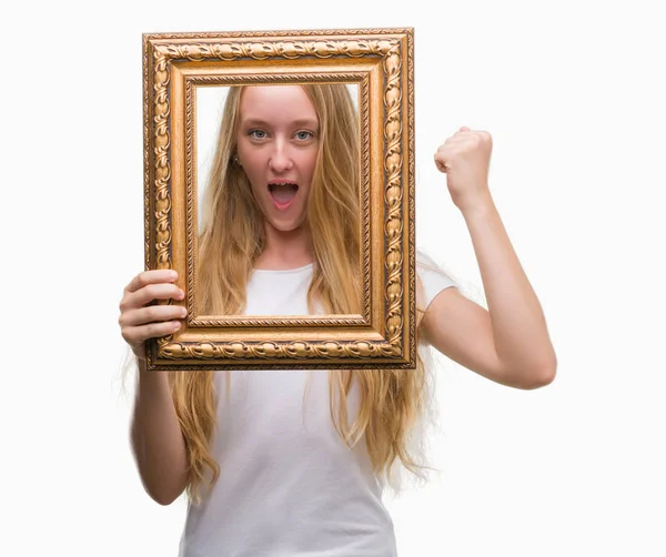 Blonde Teenager Woman Holding Vintage Frame Art Annoyed Frustrated Shouting — Stock Photo, Image