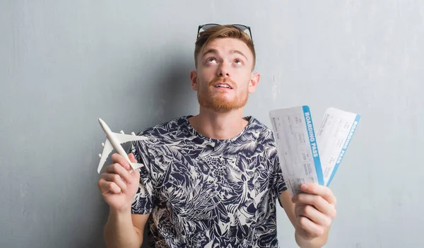 Young Redhead Man Holding Aircraf Boarding Pass Holidays — Stock Photo, Image