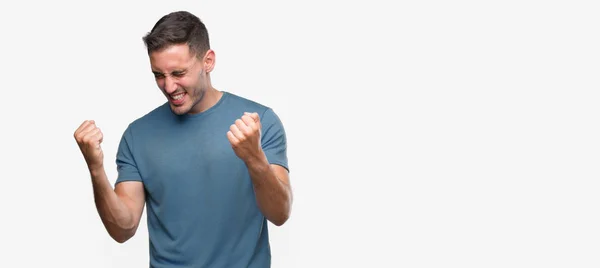 Bonito Jovem Homem Casual Muito Feliz Animado Fazendo Gesto Vencedor — Fotografia de Stock