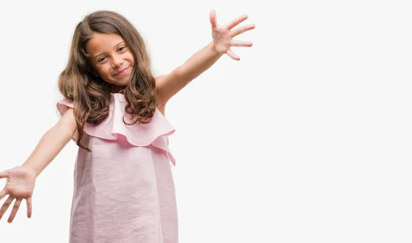 Brünettes Hispanisches Mädchen Rosa Kleid Das Die Kamera Lächelt Und — Stockfoto