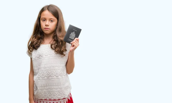 Μελαχρινή Κορίτσι Ισπανόφωνος Κατέχουν Διαβατήριο Του Καναδά Μια Αυτοπεποίθηση Έκφραση — Φωτογραφία Αρχείου