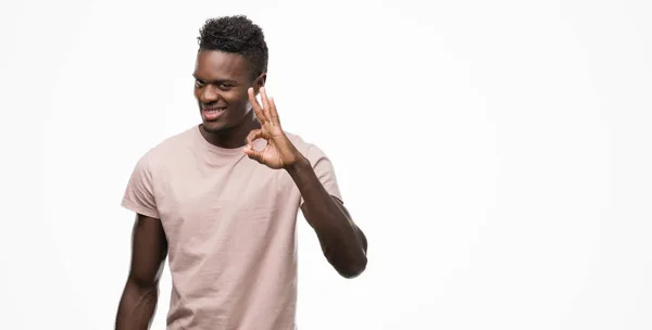 Jovem Afro Americano Fazendo Sinal Com Dedos Excelente Símbolo — Fotografia de Stock