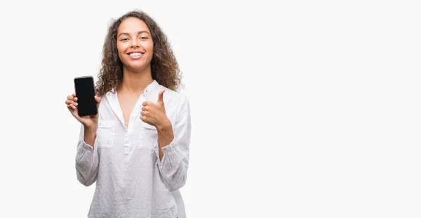 Mujer Hispana Joven Usando Teléfono Inteligente Feliz Con Una Gran — Foto de Stock