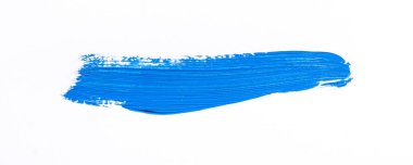 Beyaz arka plan üzerinde izole mavi fırça darbesi