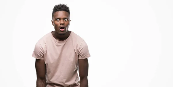 Jovem Afro Americano Assustado Choque Com Rosto Surpresa Com Medo — Fotografia de Stock