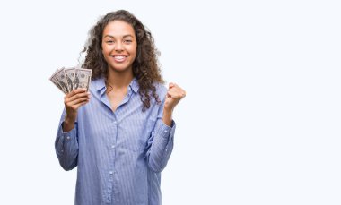 Duygu tezahürat gurur çığlık ve zafer ve başarı çok heyecanlı, kutluyor dolar tutan genç İspanyol kadın