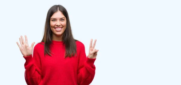 Junge Schöne Hispanische Tragen Roten Pullover Zeigt Und Zeigt Mit — Stockfoto