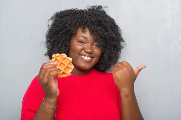 Junge Afrikanisch Amerikanische Frau Über Grauer Grunge Wand Die Belgische — Stockfoto