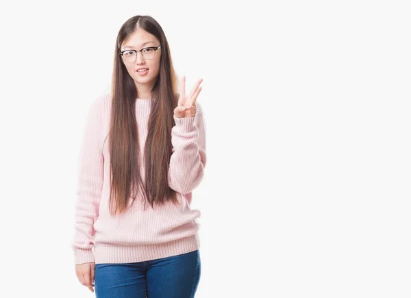 Joven Mujer China Sobre Fondo Aislado Con Gafas Que Muestran — Foto de Stock