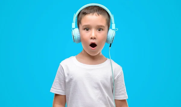 Dark Haired Little Child Listening Music Headphones Scared Shock Surprise — Stock Photo, Image