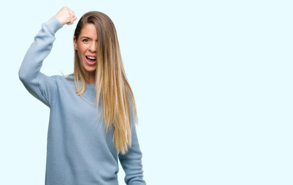 Beautiful Young Woman Wearing Sweater Jeans Annoyed Frustrated Shouting Anger — Stock Photo, Image