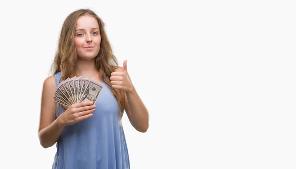 Mujer Rubia Joven Sosteniendo Dólares Feliz Con Una Gran Sonrisa — Foto de Stock