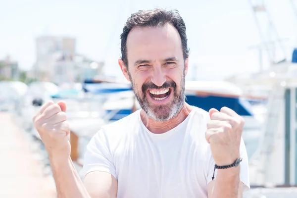 Bonito Homem Meia Idade Marina Gritando Orgulhoso Celebrando Vitória Sucesso — Fotografia de Stock