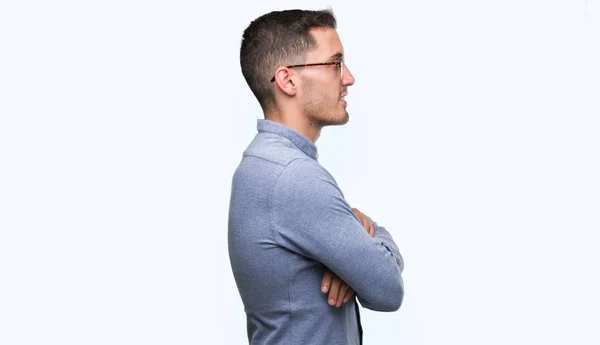 Guapo Joven Elegante Hombre Con Gafas Mirando Lado Relajarse Pose — Foto de Stock