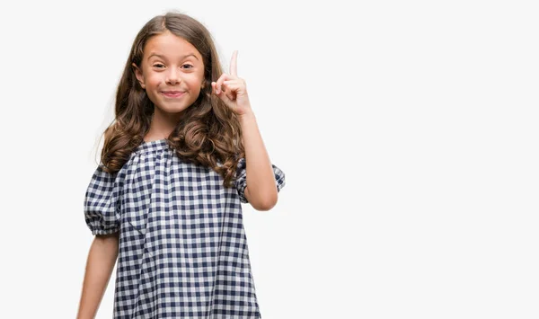 Bruna Ragazza Ispanica Vestita Bianco Nero Sorpresa Idea Una Domanda — Foto Stock