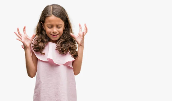 Brunetka Hispánský Dívka Která Nosí Růžové Šaty Slaví Mad Crazy — Stock fotografie