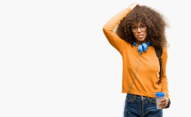 Afrika kökenli Amerikalı öğrenci kadın şüphe ifade, şaşırtmak ve kavramı, belirsiz gelecek merak ediyorum