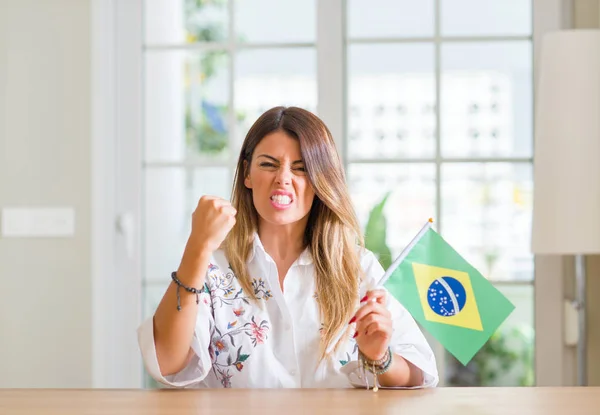 Mujer Joven Casa Sosteniendo Bandera Brasil Molesto Frustrado Gritando Con — Foto de Stock