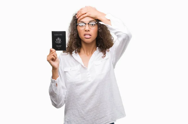 Mujer Hispana Joven Con Pasaporte Los Estados Unidos América Estresada — Foto de Stock