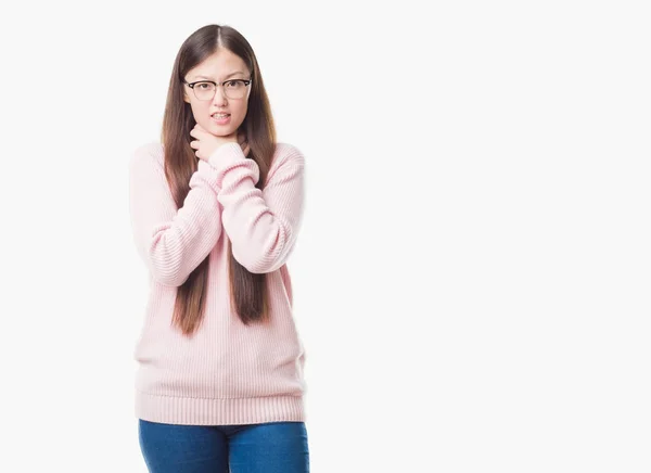 Young Chinese Woman Isolated Background Wearing Glasses Shouting Suffocate Because — Stock Photo, Image