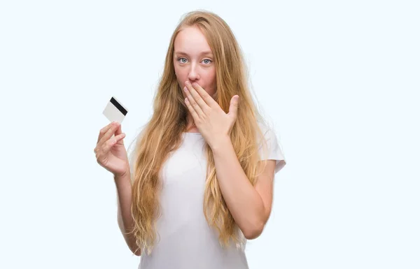 Blonde Teenager Woman Holding Credit Card Cover Mouth Hand Shocked — Stock Photo, Image