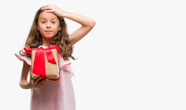 Brunette Hispanic Girl Holding Gift Stressed Hand Head Shocked Shame — Stock Photo, Image
