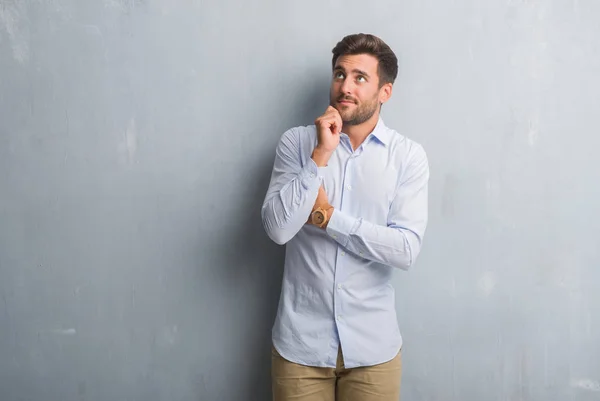 Handsome Young Business Man Grey Grunge Wall Wearing Elegant Shirt — Stock Photo, Image