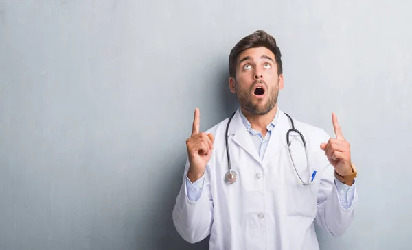 Handsome Young Doctor Man Grey Grunge Wall Amazed Surprised Looking — Stock Photo, Image