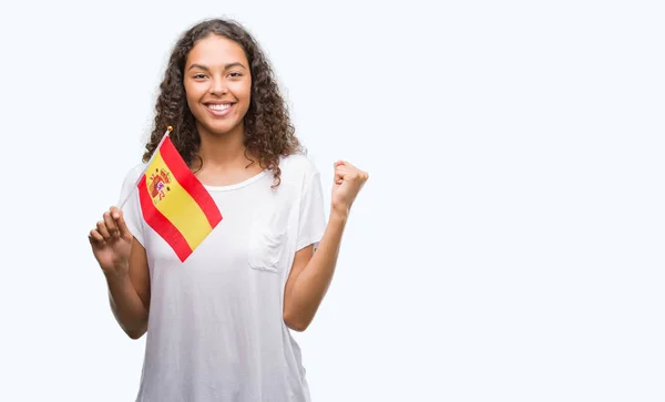 Mujer Hispana Joven Sosteniendo Bandera España Gritando Orgullosa Celebrando Victoria —  Fotos de Stock