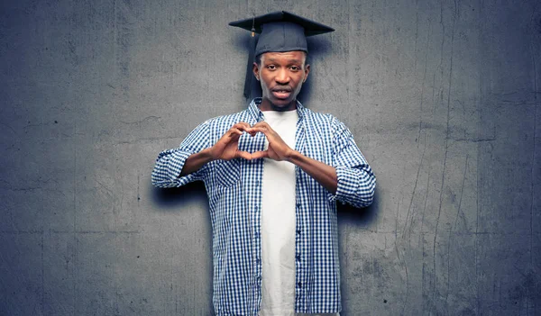 Genç Afrika Yüksek Lisans Öğrencisi Siyah Adam Mutlu Gösteren Aşk — Stok fotoğraf