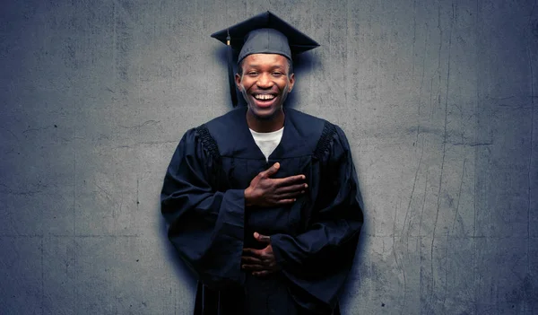 Молодой Африканский Аспирант Черный Мужчина Уверенный Себе Счастливый Большой Естественной — стоковое фото