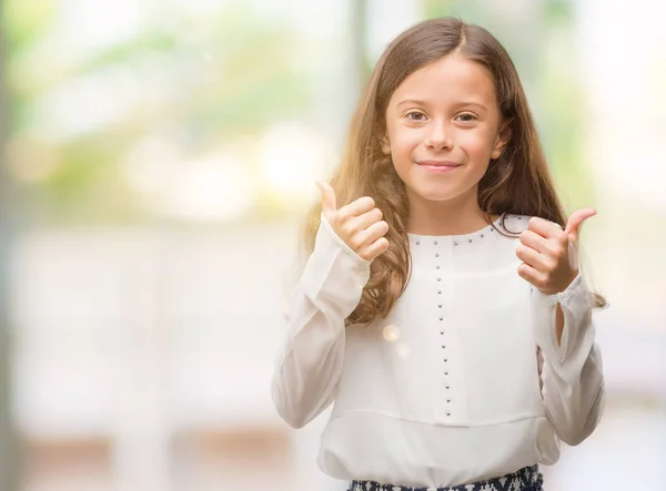 Brünette Hispanische Mädchen Erfolgszeichen Tun Positive Geste Mit Der Hand — Stockfoto