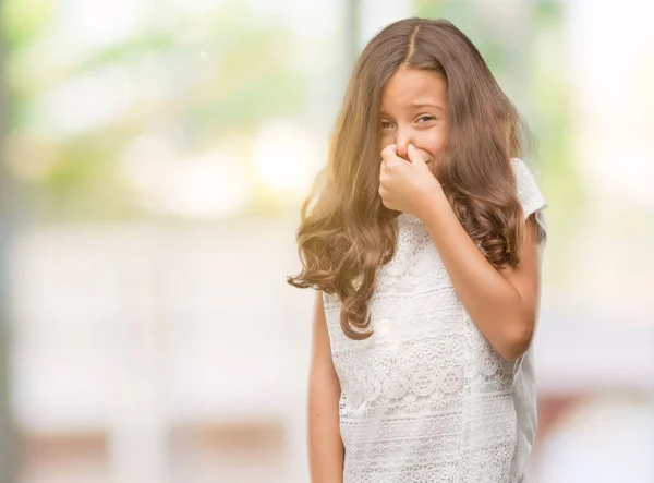 Brunette Hispanic Girl Smelling Something Stinky Disgusting Intolerable Smell Holding — Stock Photo, Image