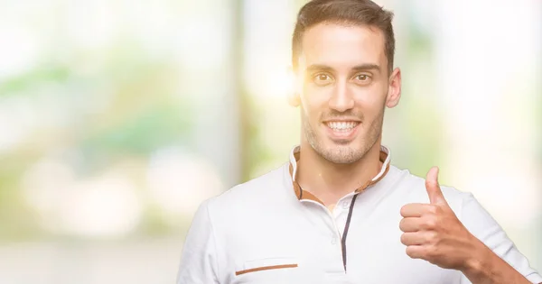 Schöner Junger Lässiger Mann Trägt Weißes Shirt Glücklich Mit Breitem — Stockfoto