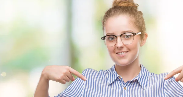 Young Blonde Business Woman Looking Confident Smile Face Pointing Oneself — Stock Photo, Image