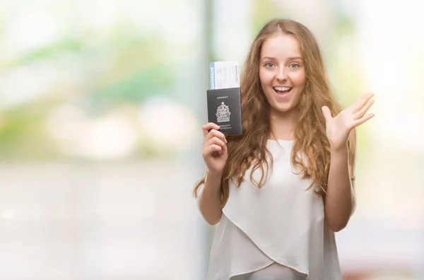 Jovem Loira Segurando Passaporte Canadá Cartão Embarque Muito Feliz Animado — Fotografia de Stock