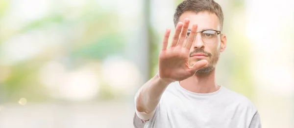 Young Tattooed Adult Man Doing Stop Sing Palm Hand Warning — Stock Photo, Image