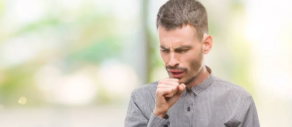 Joven Hipster Sintiéndose Mal Tosiendo Como Síntoma Resfriado Bronquitis Concepto — Foto de Stock