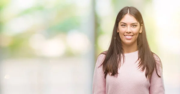 Jonge Mooie Spaanse Vrouw Dragen Een Trui Met Een Gelukkig — Stockfoto